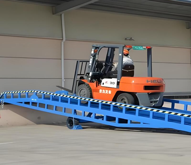 新兴移动式卸货平台（叉车用）